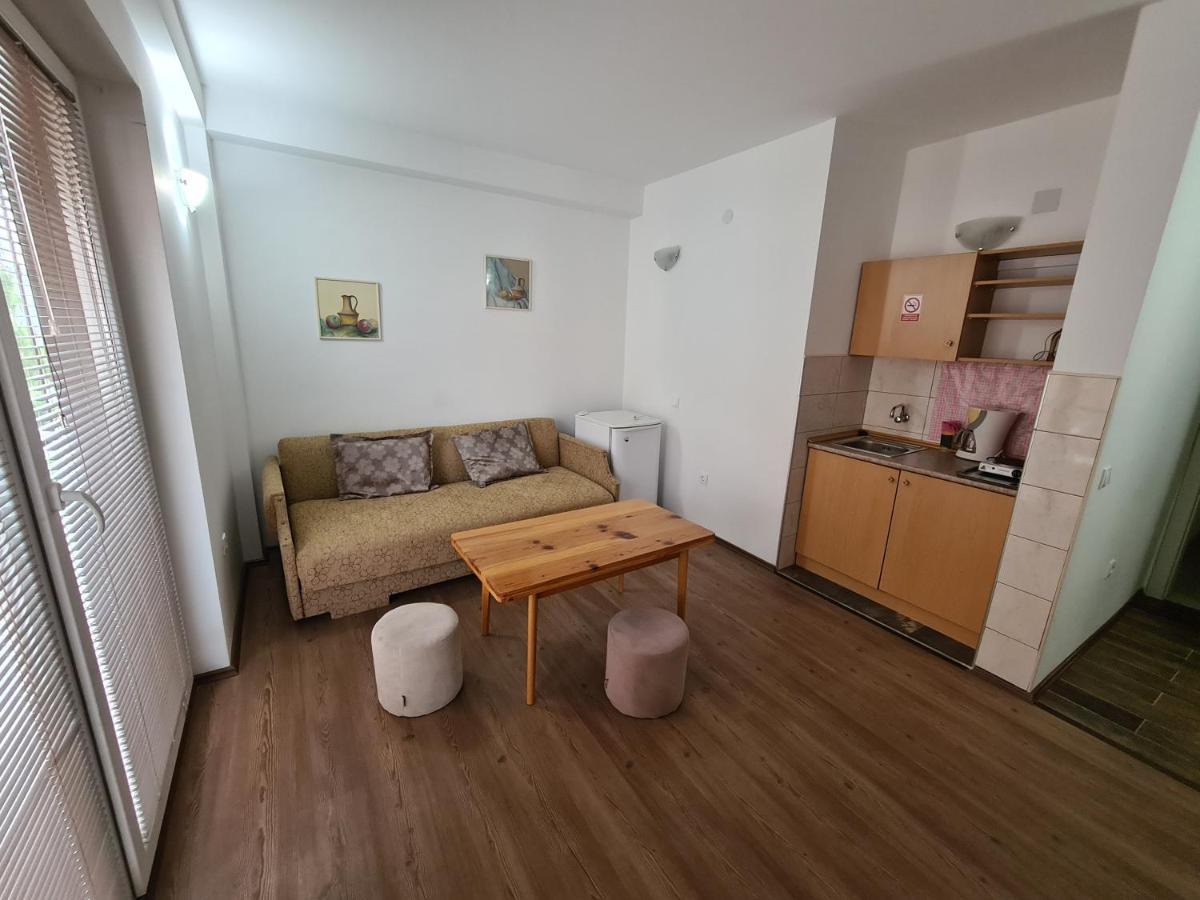 Restaurant & Apartments Lipa Peštani Екстериор снимка