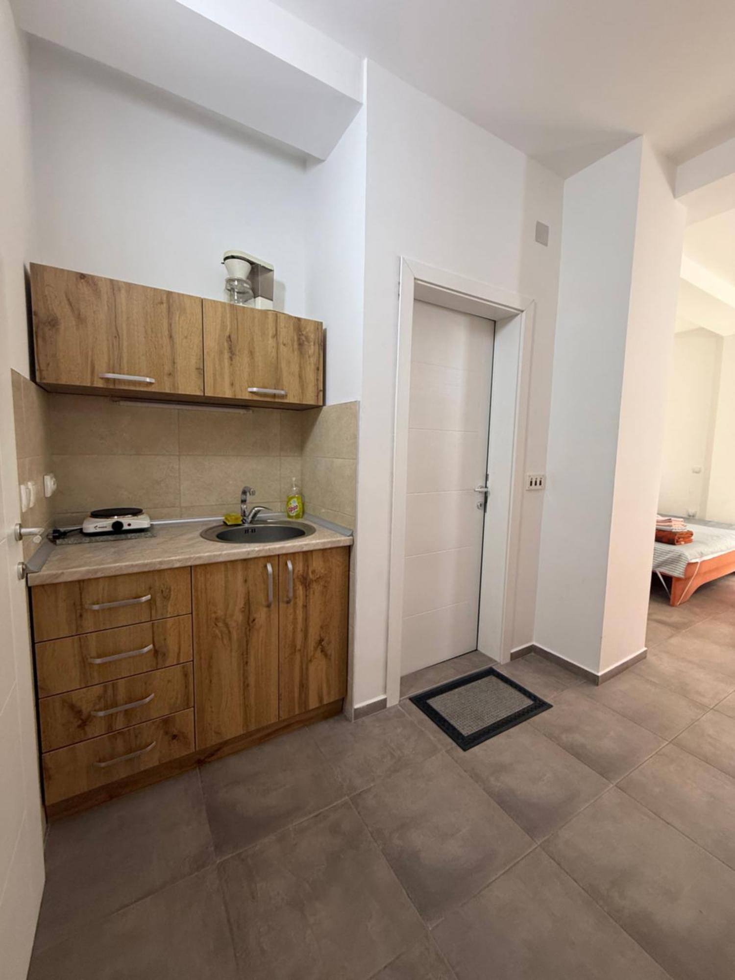 Restaurant & Apartments Lipa Peštani Екстериор снимка