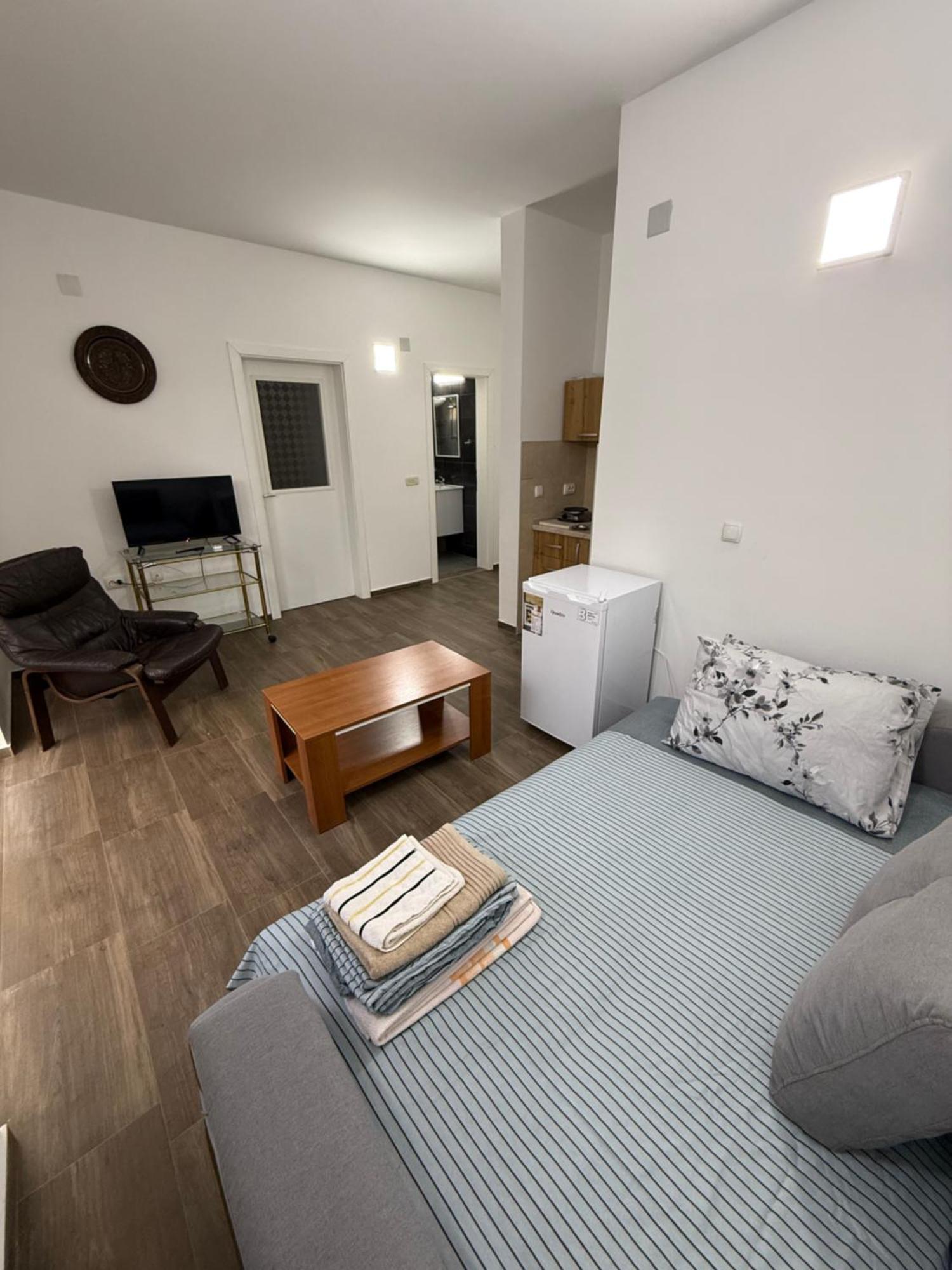 Restaurant & Apartments Lipa Peštani Екстериор снимка
