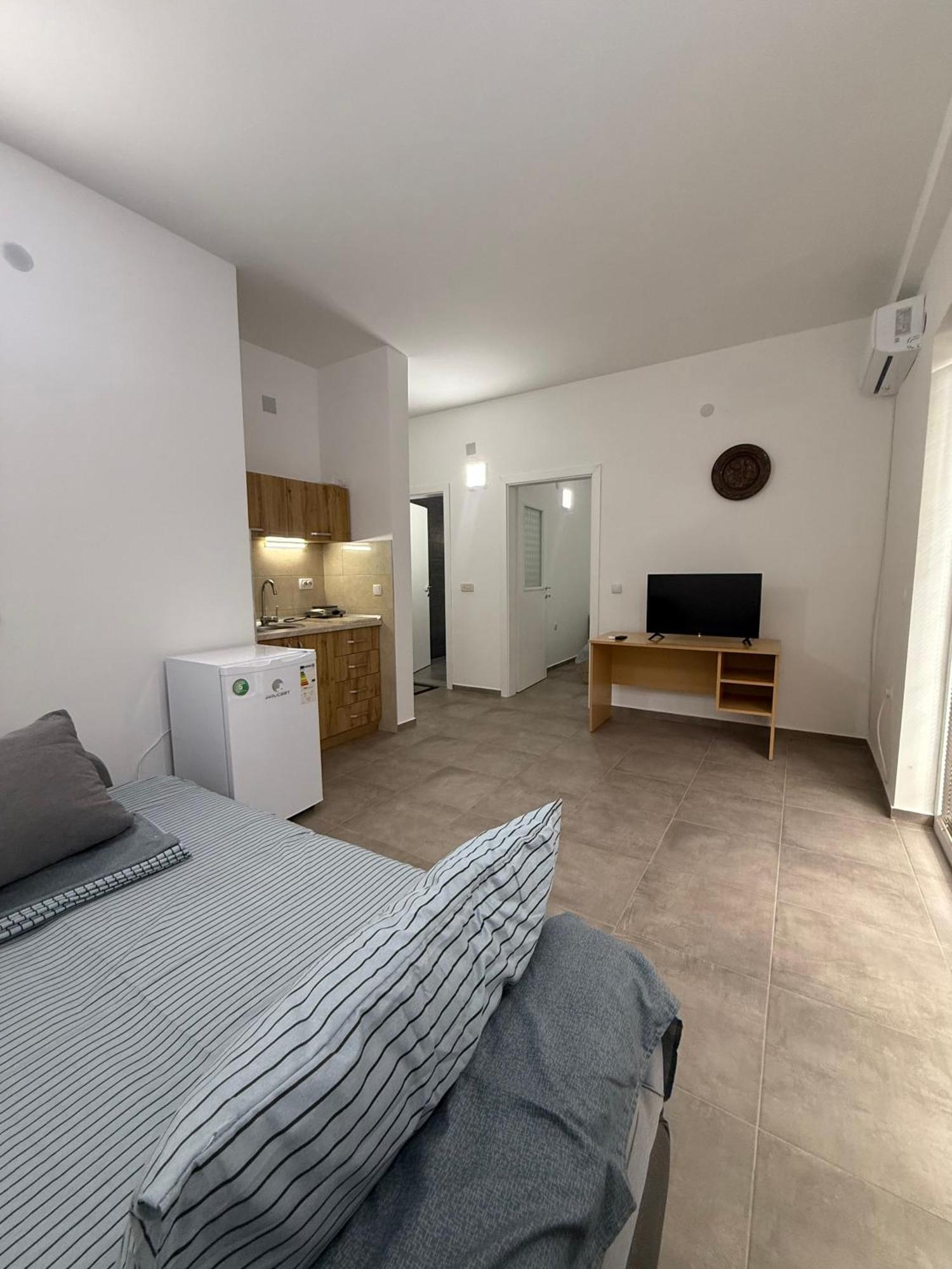 Restaurant & Apartments Lipa Peštani Екстериор снимка
